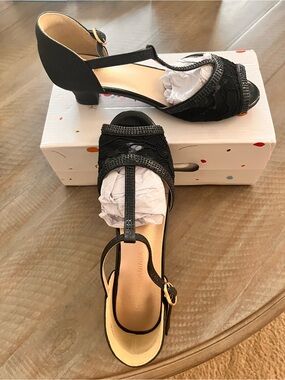 Pandaninjia Little Girls Black T-Strap Lace Low Block Heel Sandals